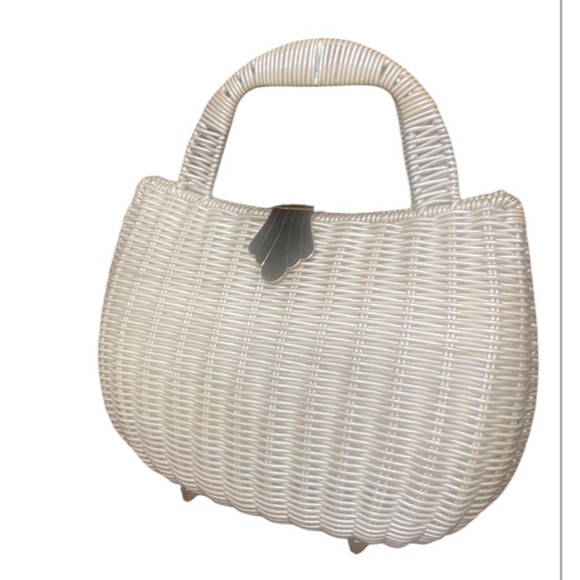 Elegant White Woven Handbag
Cottagecore coquette coastal grandmacore - Picture 2 of 5